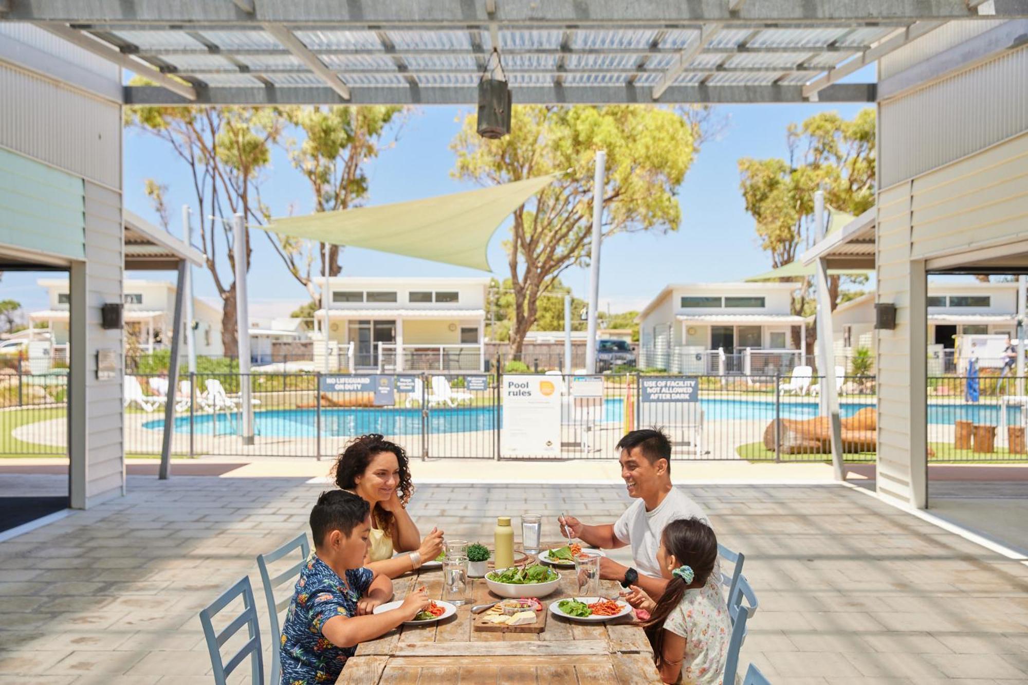 Rac Cervantes Holiday Park Exterior photo
